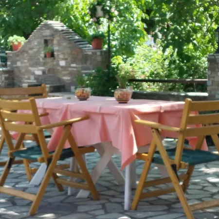 Kanarinia Inn